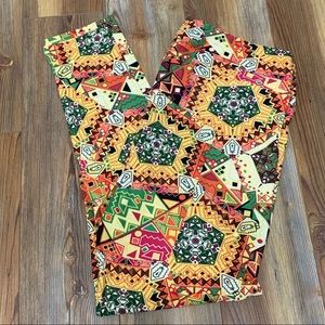 🌷 3/$20: LulaRoe Tall & Curvy Pentagon Leggings